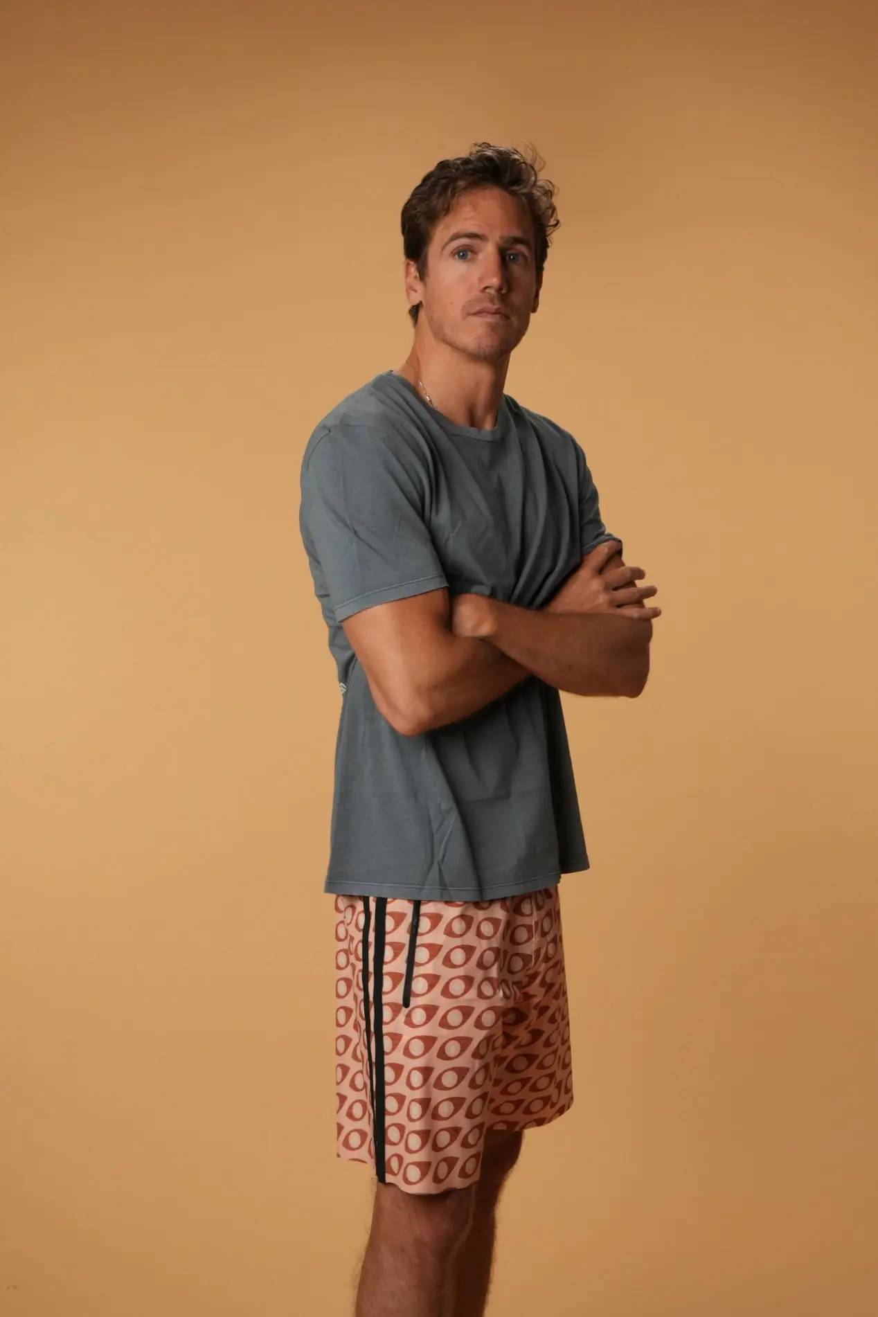 Futah - Mineral Grey Organic Cotton T-Shirt - Beach (1)