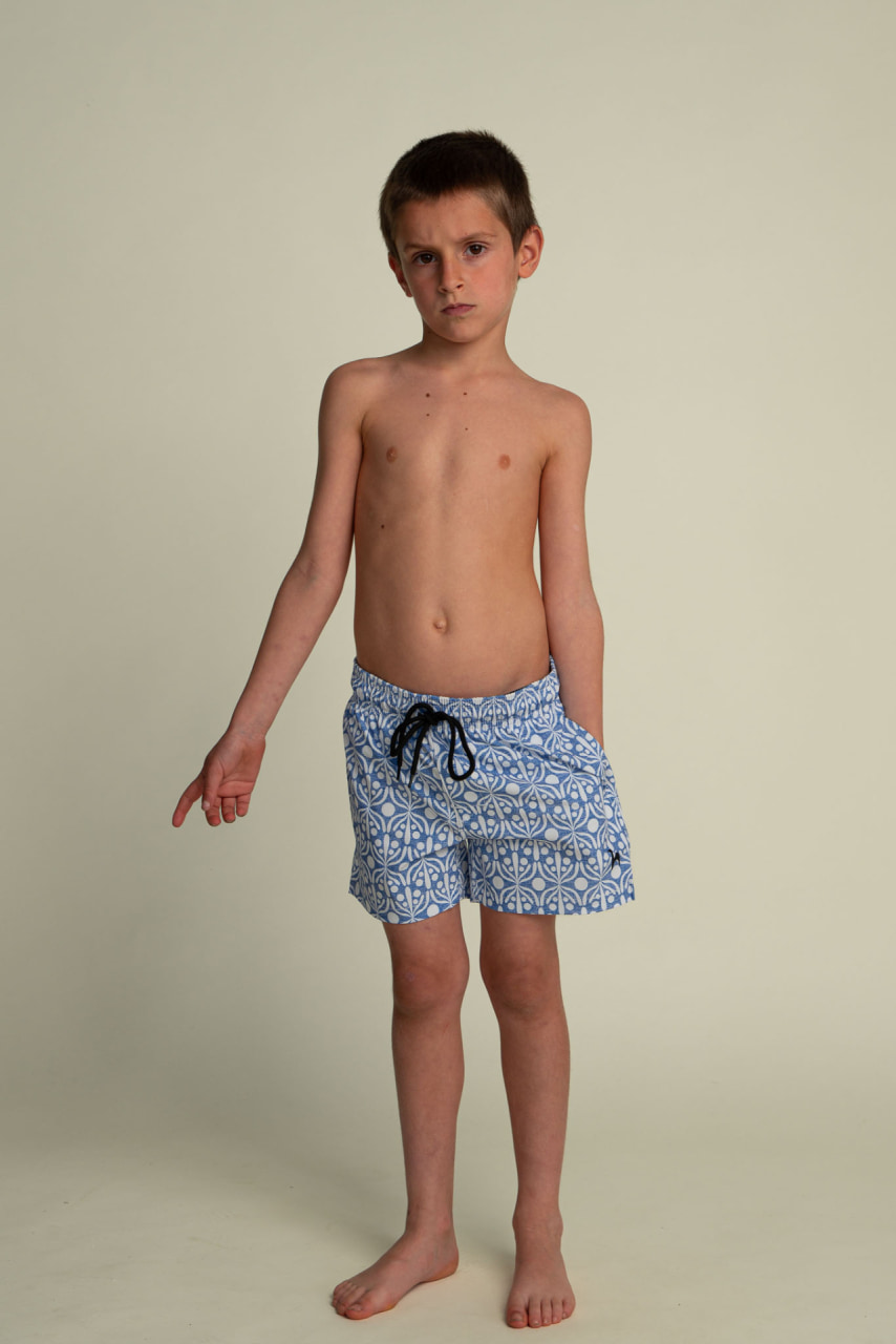 Futah - Short de Baño Niño Azul & Blanco Flora (1)