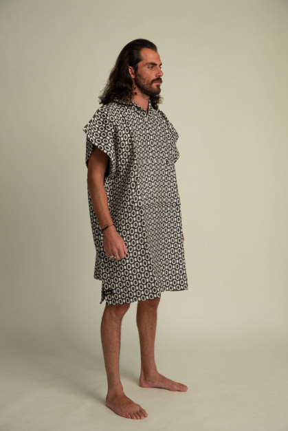 Pulse Black Adult Poncho (2)
