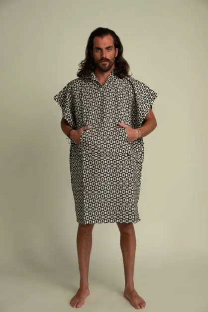 Pulse Black Adult Poncho